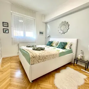 Apartment Mint Pearl 3 2 Bathrooms At Kalvin Square, Budapest